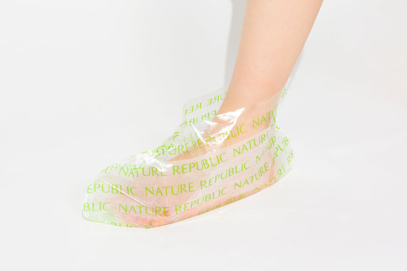 NATURE REPUBLIC Real Squeeze Aloe Vera Peeling Foot Mask (1 pc) - Kiyoko Beauty